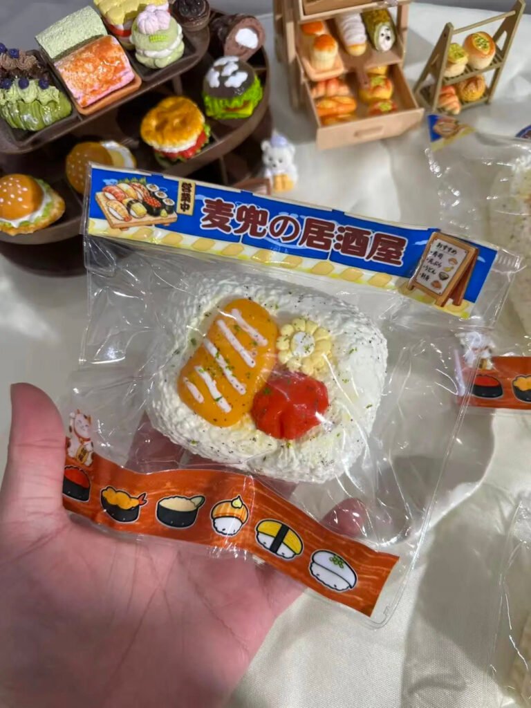 352006 Maidou Ddoo Sashimi Rice Ball (Milk Frost Clay Texture Series) / 麦兜ddoo 刺身饭团（奶霜泥手感系列）