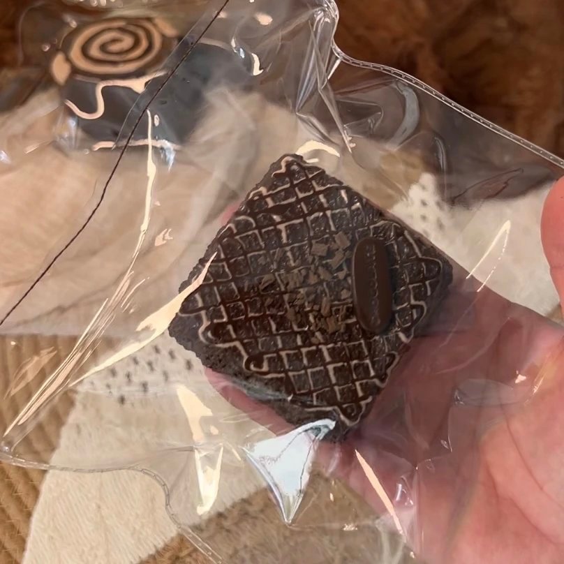 227017 Danjuan Juanbuguo Chocolate Brownie (Hard Milk Candy Clay Texture Series) / 蛋卷卷不过 巧克力布朗尼（硬奶糖触感系列）