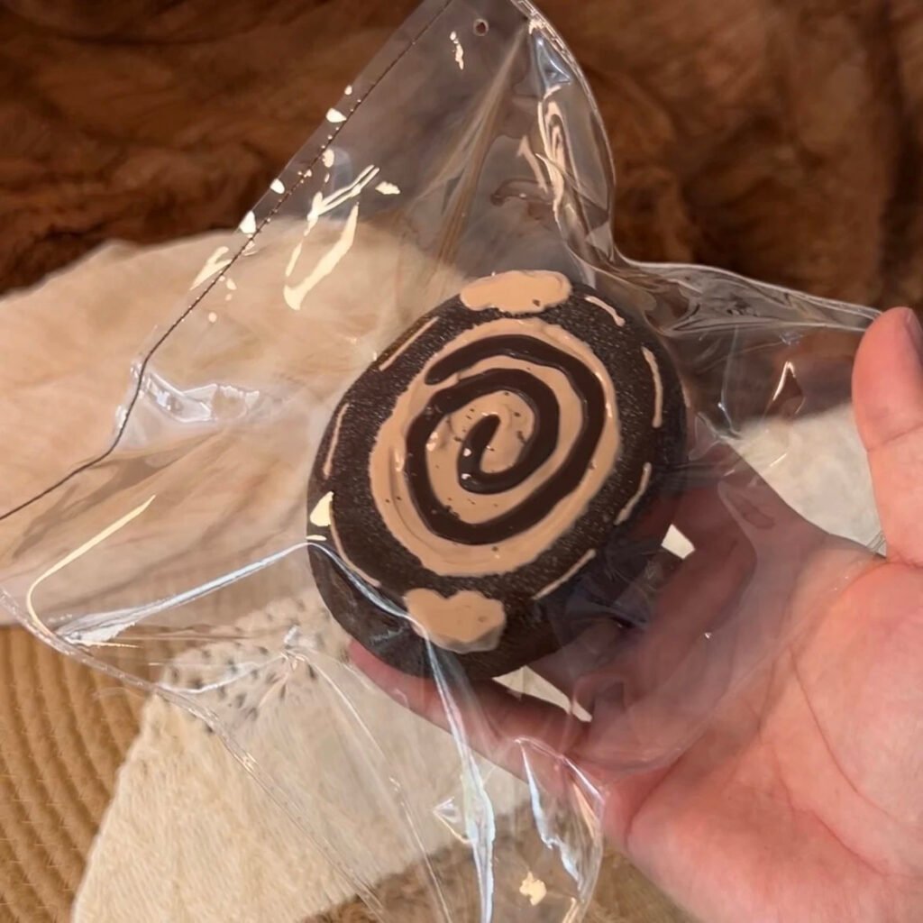 227019 Danjuan Juanbuguo Chocolate Rice Cracker Roll (Hard Milk Candy Clay Texture Series) / 蛋卷卷不过 巧克力仙贝卷（硬奶糖触感系列）