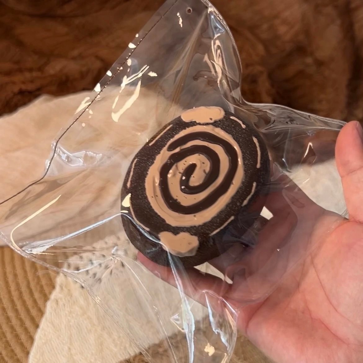 227019 Danjuan Juanbuguo Chocolate Rice Cracker Roll (Hard Milk Candy Clay Texture Series) / 蛋卷卷不过 巧克力仙贝卷(硬奶糖触感系列)