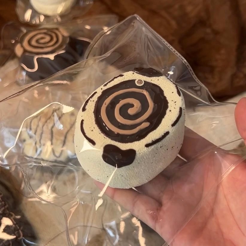 227022 Danjuan Juanbuguo White Chocolate Rice Cracker Roll (Hard Milk Candy Clay Texture Series) / 蛋卷卷不过 白巧仙贝卷（硬奶糖触感系列）