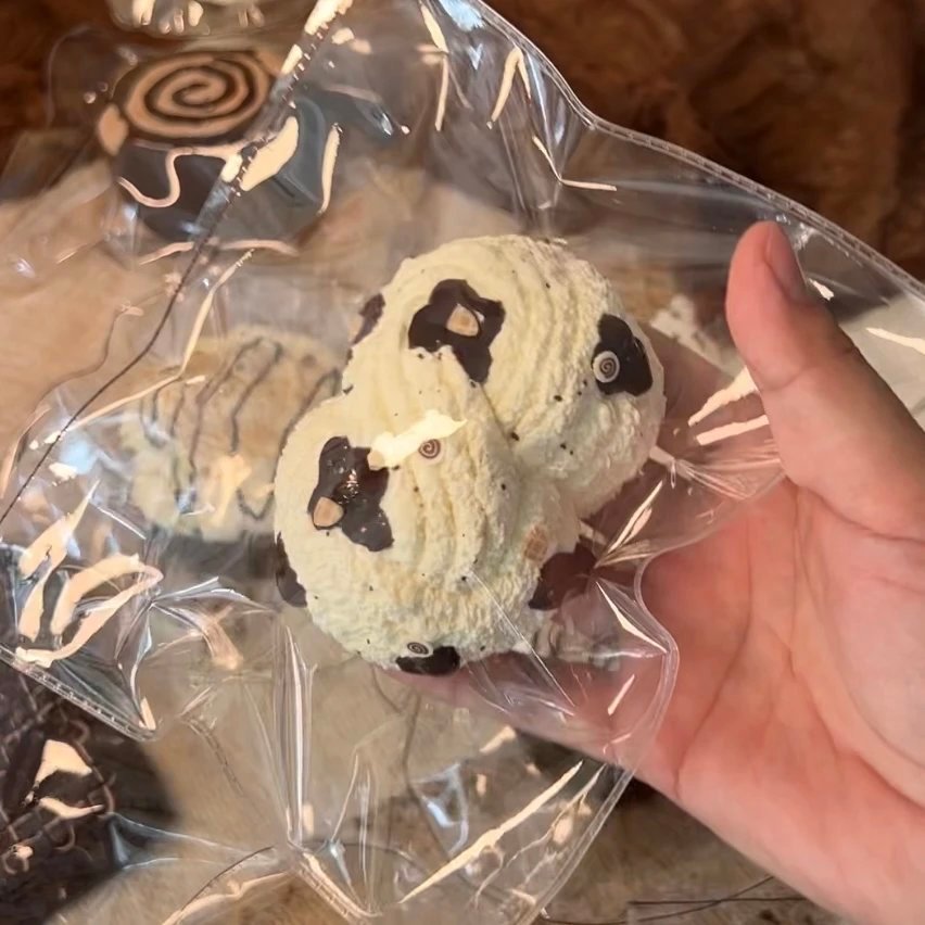 227026 Danjuan Juanbuguo Rich White Chocolate Flower Roll (Hard Milk Candy Clay Texture Series) / 蛋卷卷不过 香浓白巧花卷（硬奶糖触感系列）