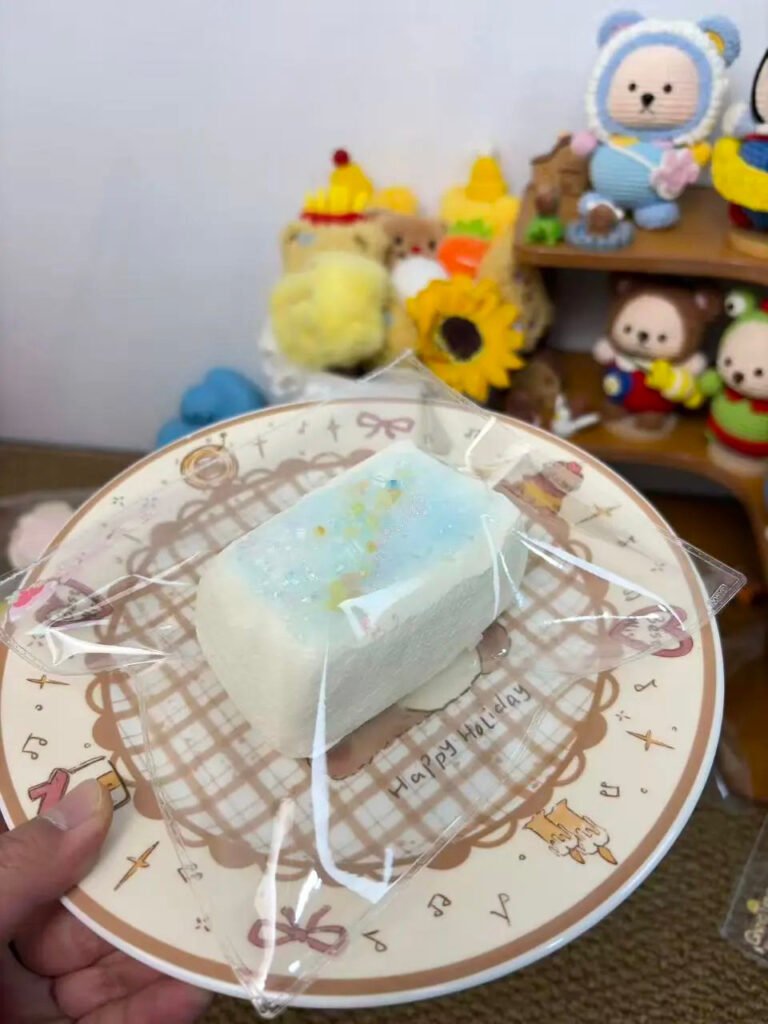 382005 Dragonfly King Ice Blue Milk Brick (Dry Cream Texture Series) / 蜻蜓大王 冰蓝奶砖(干奶油触感系列)