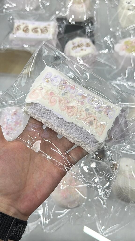 149027 DuozaiNN Vintage Vine Berry Long Toast (Cocoa Sticky Clay Texture Series) / 多仔捏捏 复古藤蔓莓莓长吐司（可可黏糊泥触感系列）