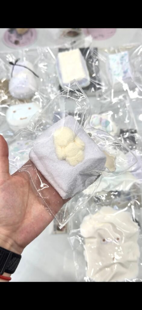 149055 DuozaiNN Bunny Marshmallow (Cocoa Sticky Clay Texture Series) / 多仔捏捏 小兔棉花糖（可可黏糊泥触感系列）
