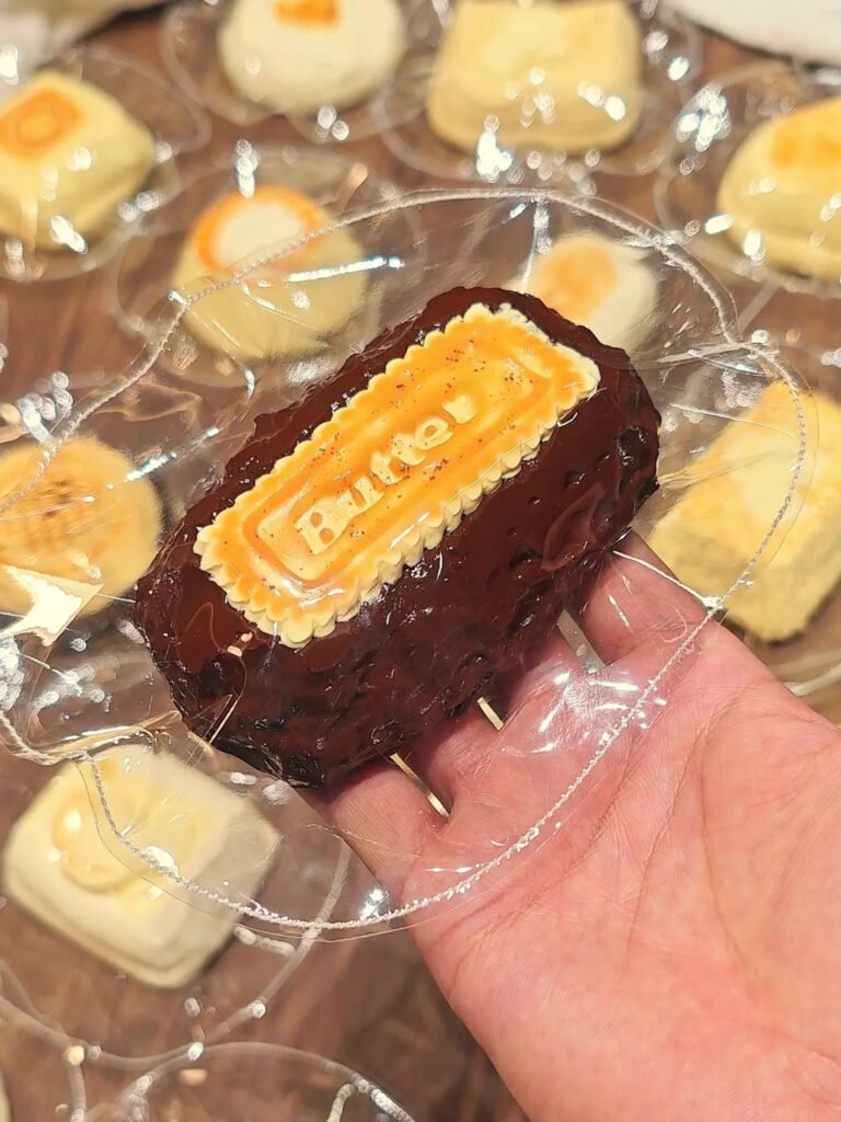 259077 Enze Nienie Peak Edition Chocolate Sandwich Cookie (BT Soft Yogurt Clay Texture Series) / 恩泽捏捏(巅峰版) チョコレートサンドクッキー (BTソフトヨーグルトクレイ触感シリーズ)