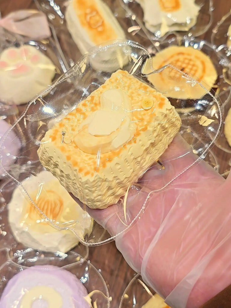 259080 Enze Nienie Peak Edition Large Banana Square Cake (BT Soft Yogurt Clay Texture Series) / 恩泽捏捏(巅峰版) 大きなバナナスクエアケーキ (BTソフトヨーグルトクレイ触感シリーズ)