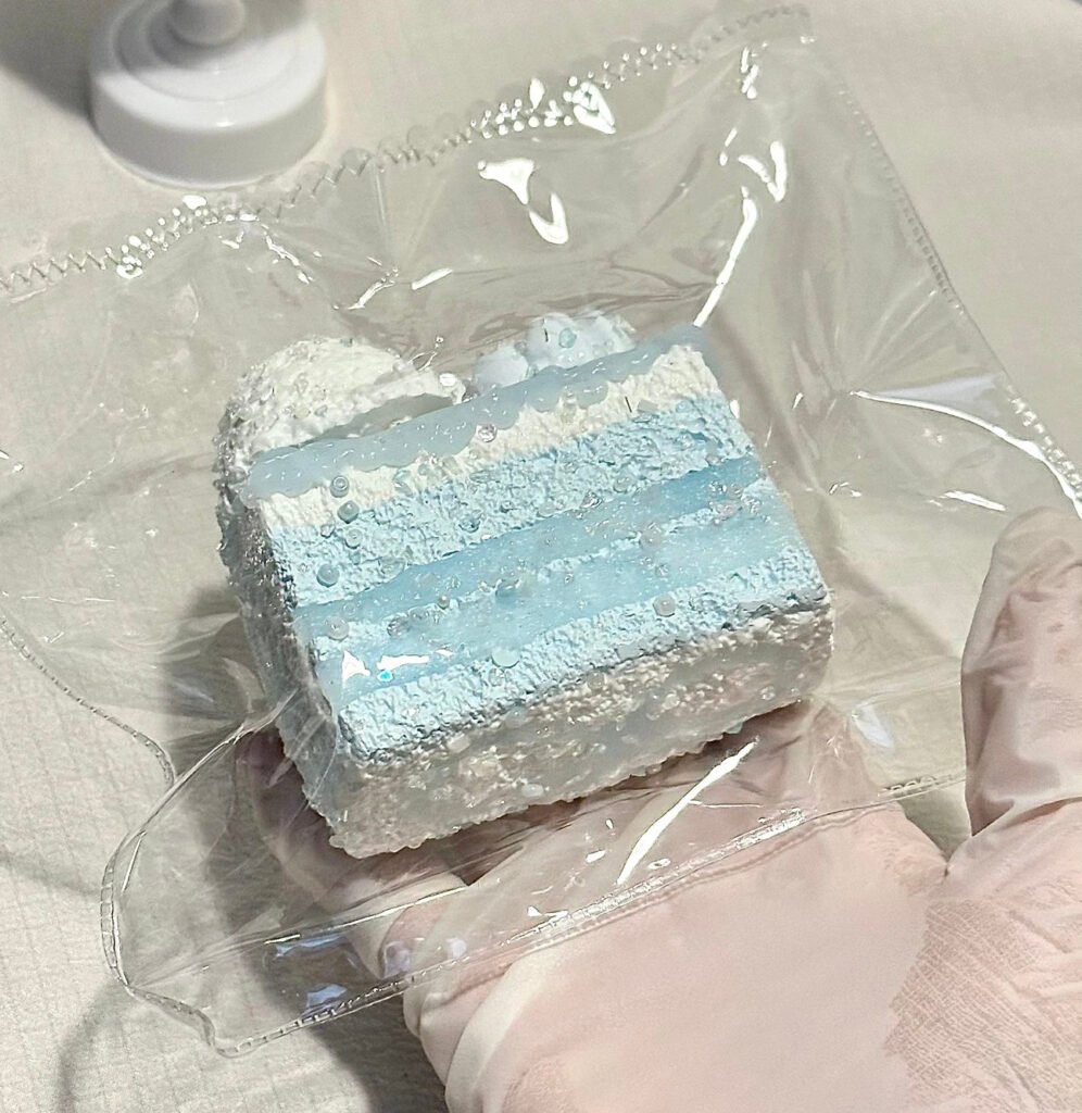 344010 Five Cats Squishy Icy Blue Filled Mini Cake / 五只猫捏捏 アイスブルーフィリングミニケーキ