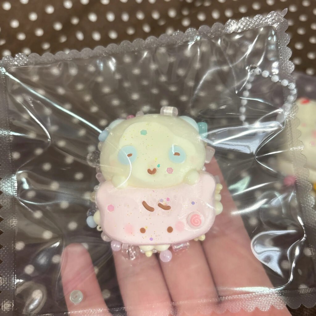 336023 Good Cat Morning Little Red Panda and Bread (Cream Paste Clay Texture Series) / 咕德猫宁捏 レッサーパンダとパン (クリームペーストクレイ触感シリーズ)