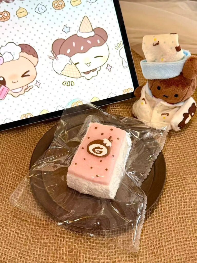 21042 Heqiqi Polka Dot Swiss Roll (Soft Cream Clay Texture Series) / 禾七七 波点瑞士卷（软奶油触感系列）