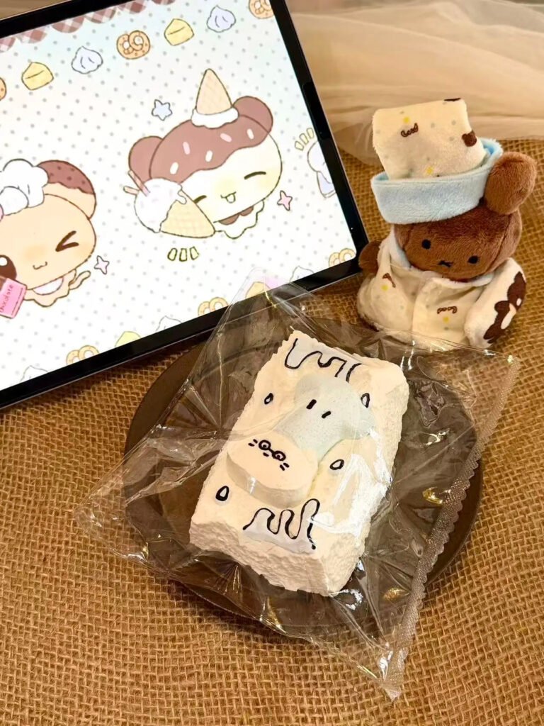 21044 Heqiqi Raindrop Kitten (Soft Cream Clay Texture Series) / 禾七七 雨滴小猫（软奶油触感系列）