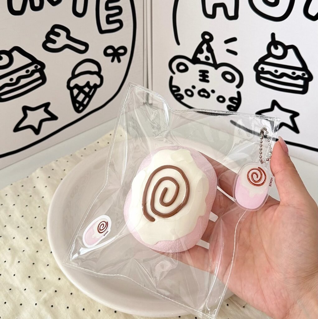 170068 Homie Studio Milk Foam Swirl Toast (Rich Yogurt Clay Texture Series) / 厚米捏捏事务所 奶盖圈圈吐司（醇酸奶触感系列）