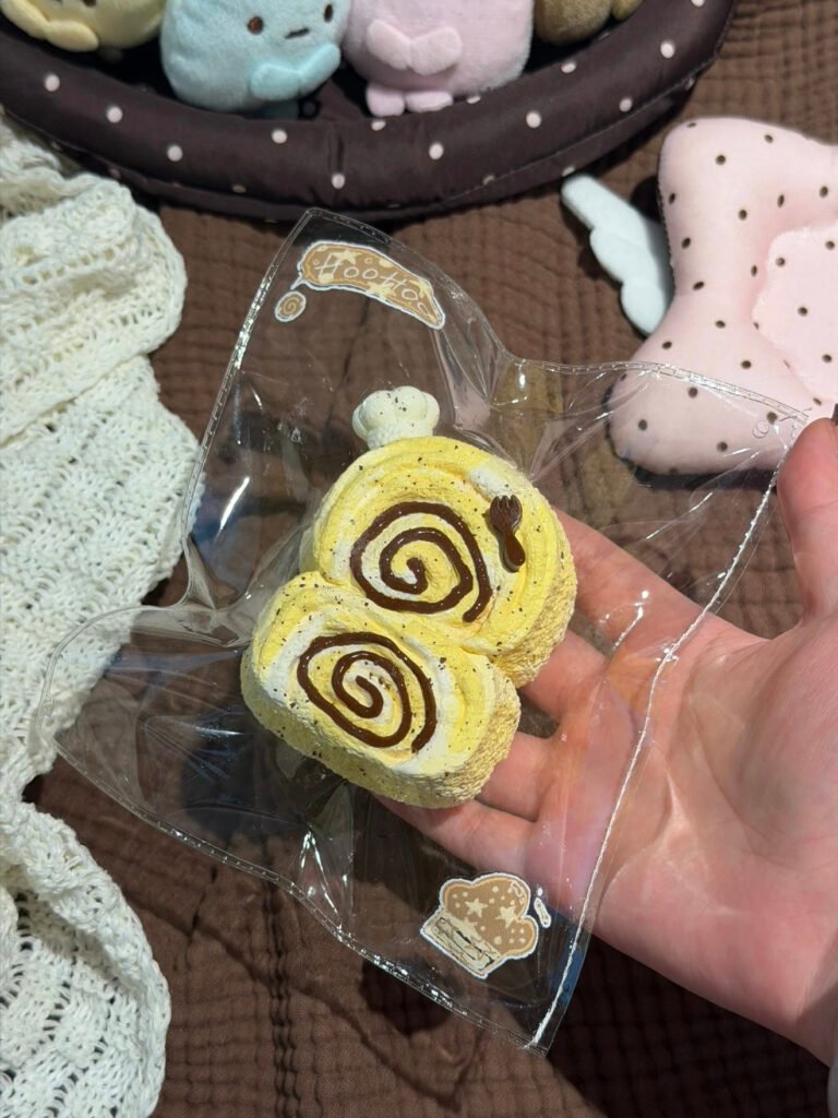 66011 HooHoo Squishy Butter Mille-Feuille Bread (Dry Cream Texture Series) / HooHoo捏 黄油千层面包（干奶油触感系列）