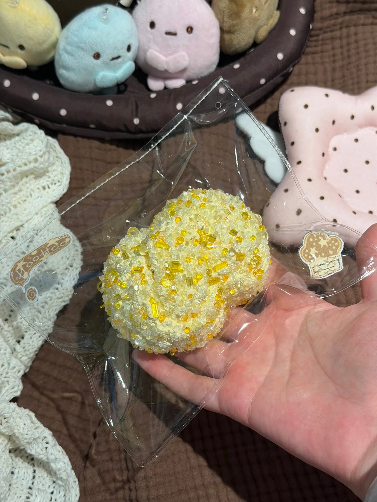 66019 HooHoo Squishy Flower-Covered Roll (Glutinous Cream Texture Series) / HooHoo捏 裹碎花卷(糯奶油触感系列)