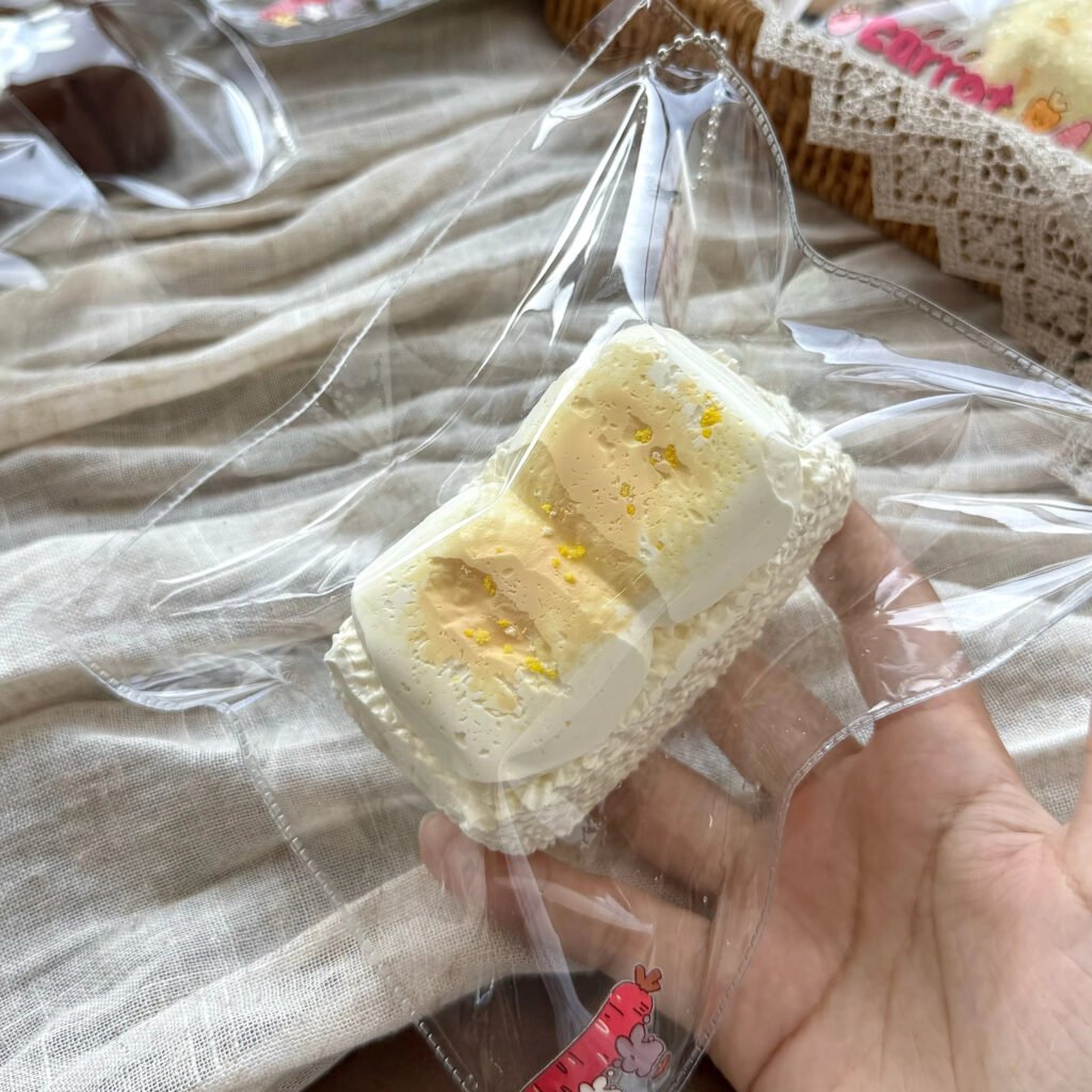 136011 Huluobai Nienie Marshmallow Long Rice Ball (High Ratio Cheese Clay Texture Series) / 胡萝摆捏 棉花糖长饭团（乳酪泥高比例触感系列）