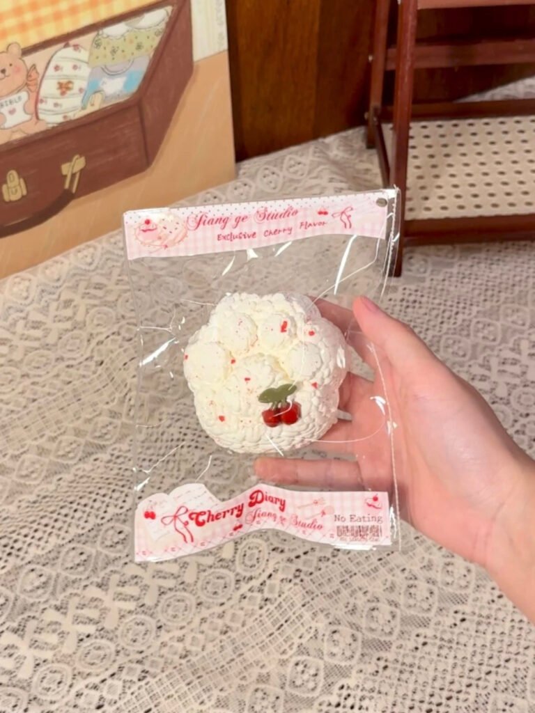 156011 Jiangge Nienie Shop Cherry Rice Grain Cat Paw / 江舸捏捏Shop 樱桃米粒猫爪