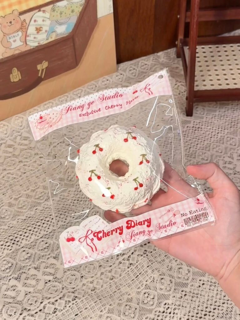 156015 Jiangge Nienie Shop Cherry Donut / 江舸捏捏Shop 樱桃甜甜圈