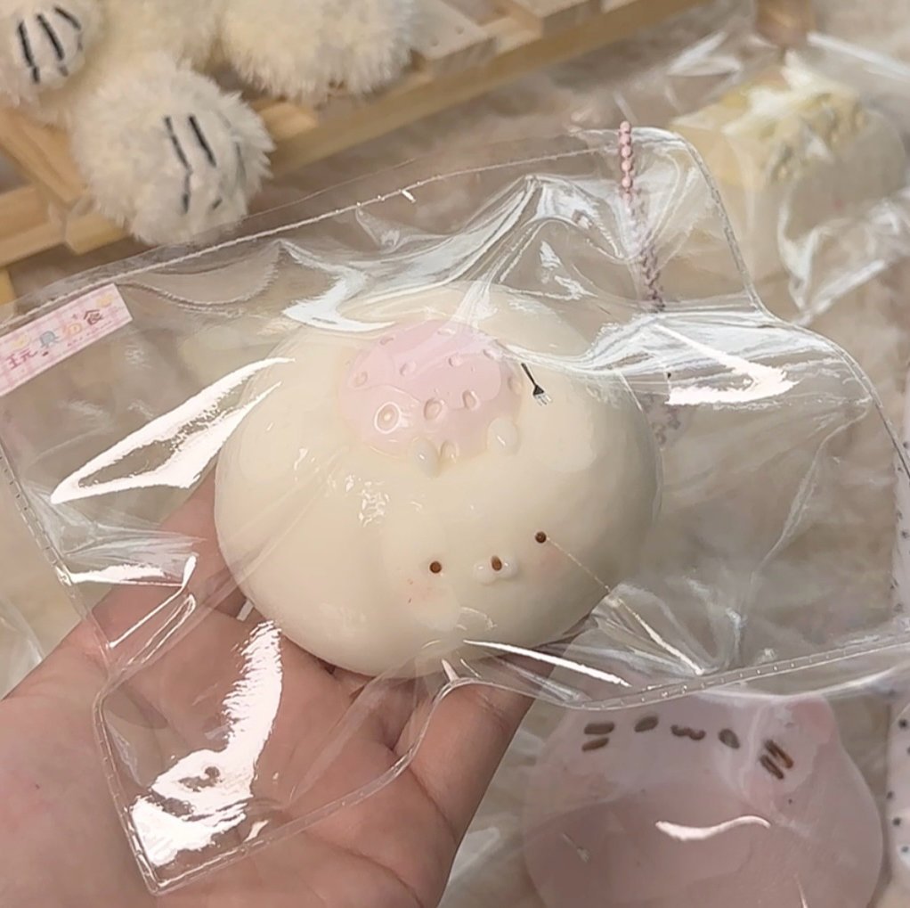 100024 Kakaco Strawberry Bunny Dumpling (Thick Cream Clay Texture Series) / 烤肉酱kakaco 草莓兔团子(不裹绒)(厚奶油烤箱泥触感系列)