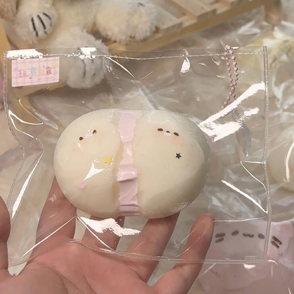 100031 Kakaco Seal Mochi - Strawberry (Thick Cream Clay Texture Series) / 烤肉酱kakaco 海豹麻糍（草莓）（厚奶油烤箱泥触感系列）