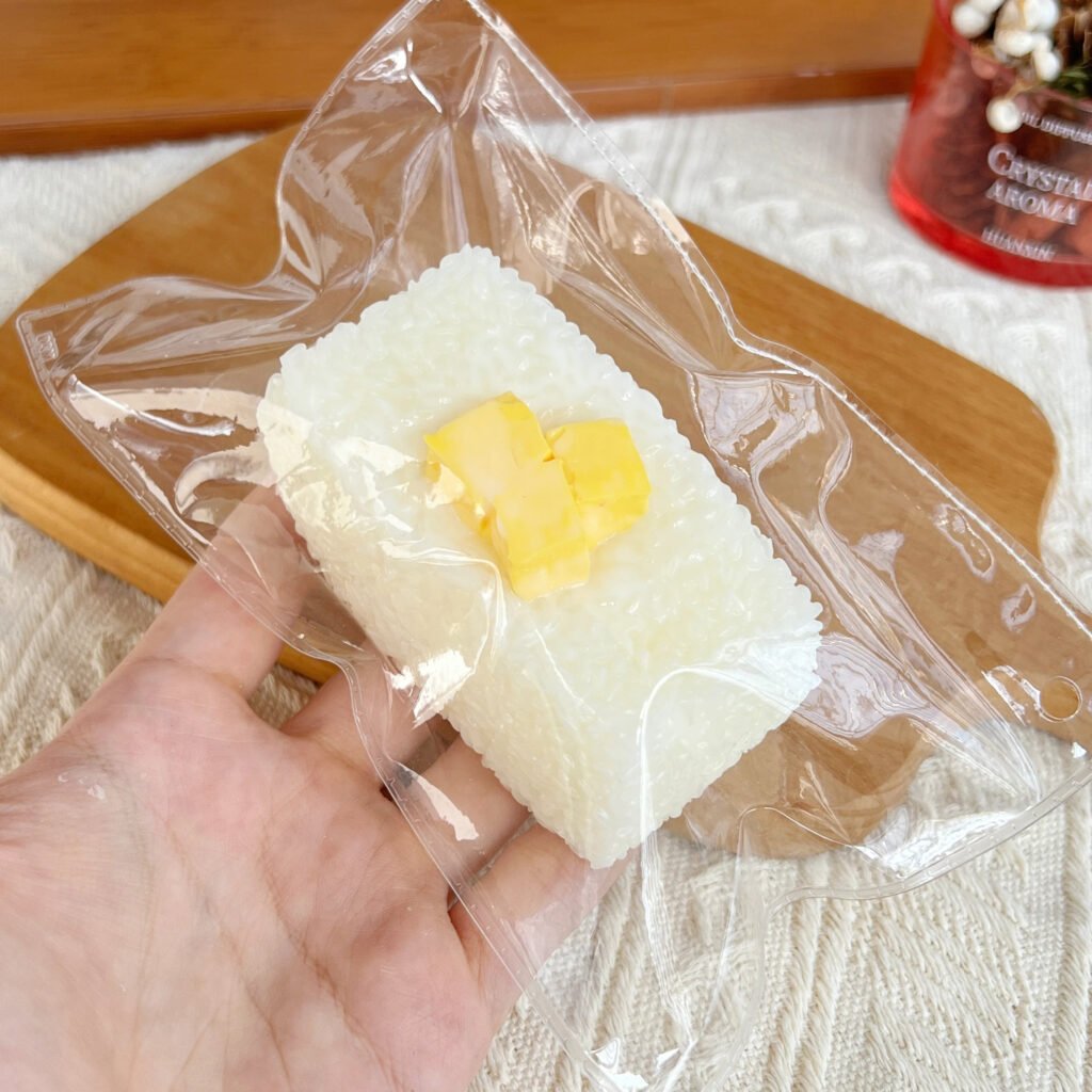 89069 Kaka Jiang Squishy Mango Short Rice Ball (Dry Cheese Clay Texture Series) / 咔咔酱捏捏 芒果短饭团（干奶酪触感系列）
