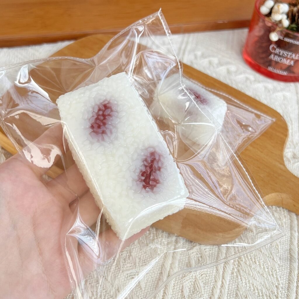 89078 Kaka Jiang Squishy Red Date Short Rice Ball Two-Piece Set (Dry Cheese Clay Texture Series) / 咔咔酱捏捏 红枣短饭团（子母包）（干奶酪触感系列）