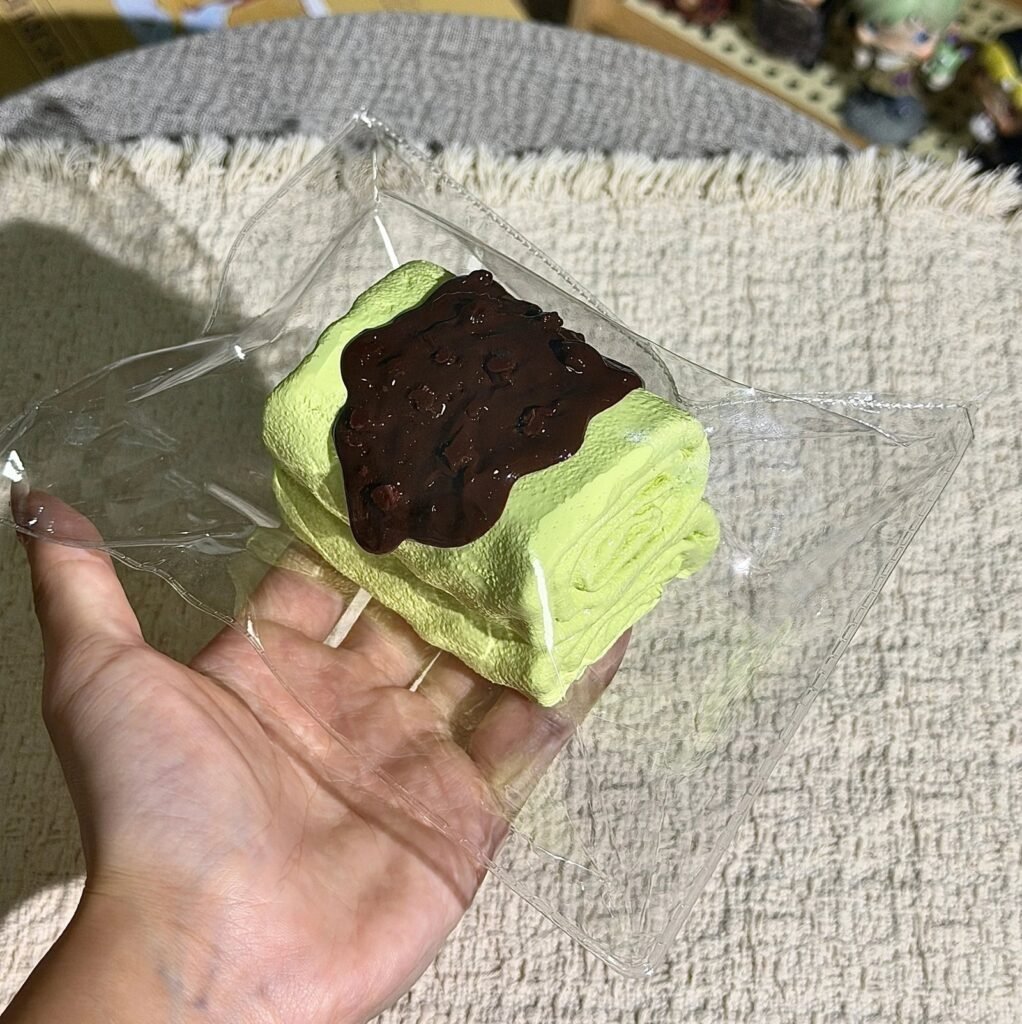 357005 Kaola Nienie Matcha Chocolate Towel Roll (Milk Cream Clay Texture Series) / 考拉捏捏 抹茶巧克力毛巾卷（乳膏泥触感系列）