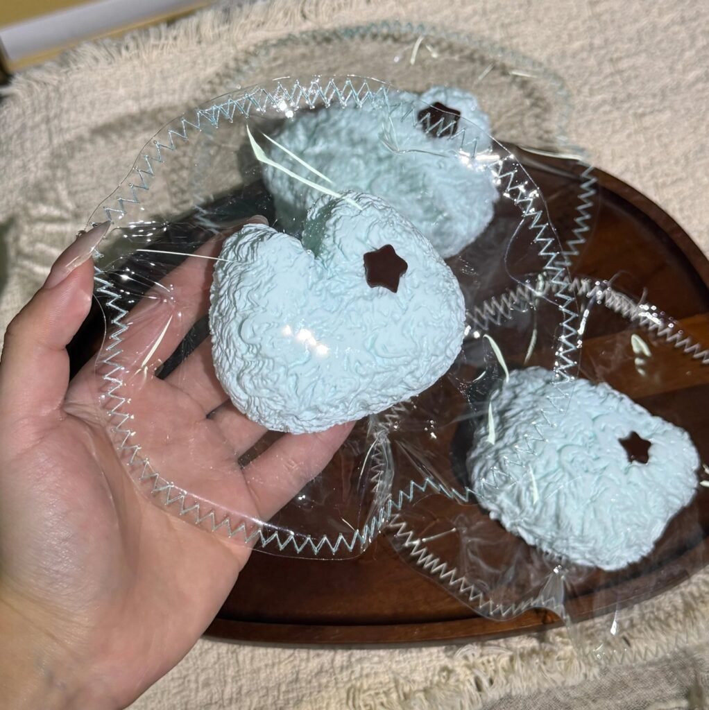 357014 Kaola Nienie Small Plush Bunny Head (Dry Glutinous Clay Texture Series) / 考拉捏捏 小号毛绒兔头（干糯泥触感系列）
