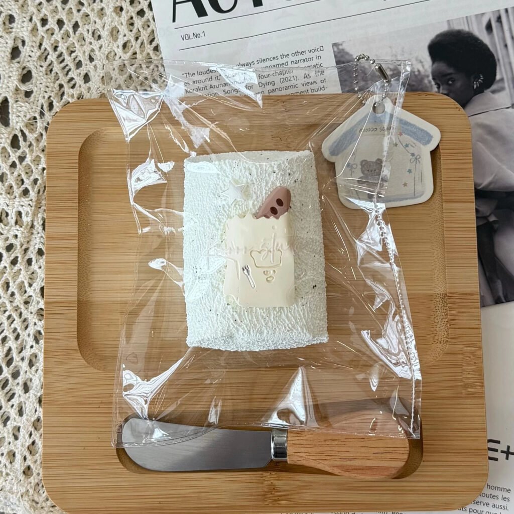 431014 Kooooo Studio Bread Bag Marshmallow (Glutinous Cream Clay Texture Series) / kooooo studio 面包袋棉花糖（糯奶油泥触感系列）