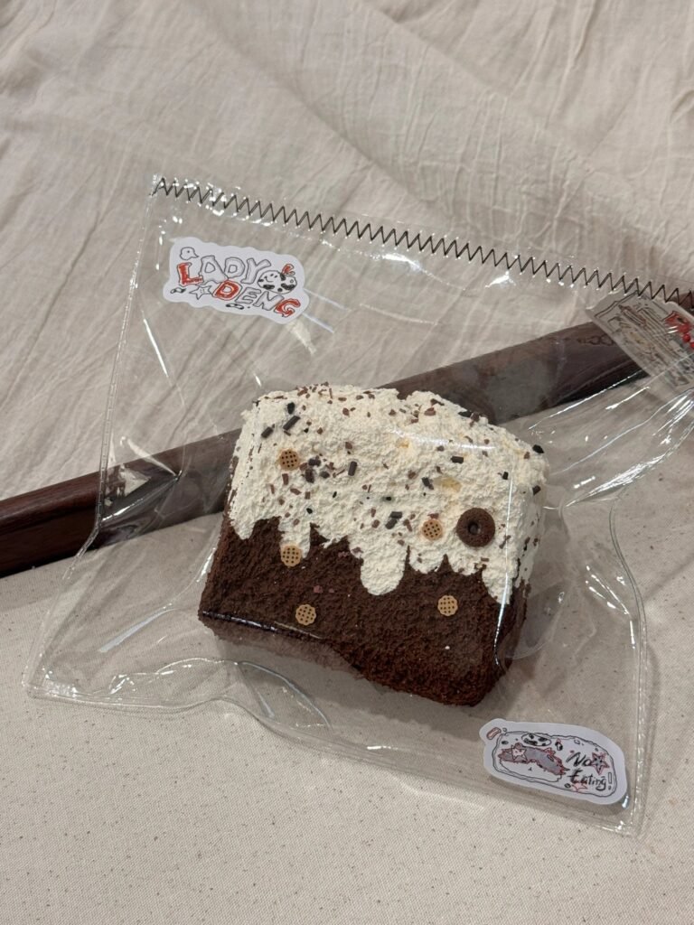 99010 Lady Deng Snow-Topped Coffee Double-Layer Large Toast (Dry Cream Texture Series) / Lady Deng 雪帽コーヒー二層ラージトースト（ドライクリーム触感シリーズ）