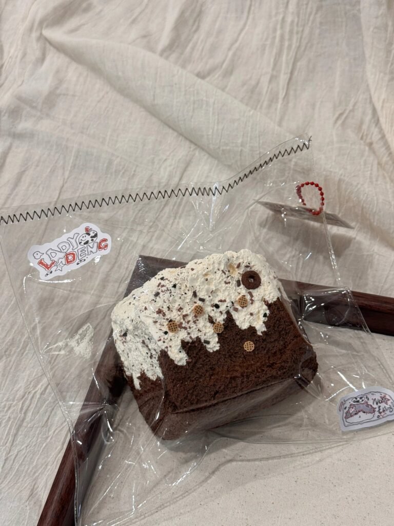 99011 Lady Deng Snow-Topped Coffee Triple-Layer Large Toast (Dry Cream Texture Series) / Lady Deng 雪帽コーヒー三層ラージトースト（ドライクリーム触感シリーズ）