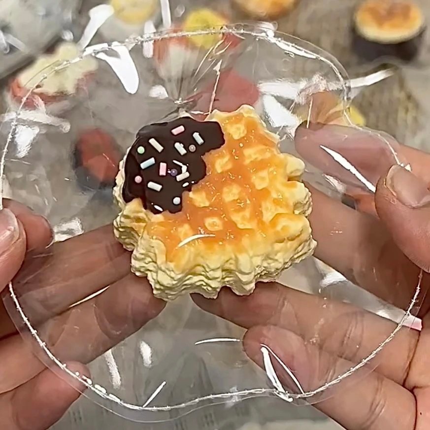 394004 Leezi & Stella Sprinkle Drizzle Waffle (Soft Cream Texture Series) / 栗子栗子星 糖粒淋酱华夫（绵奶油触感系列）