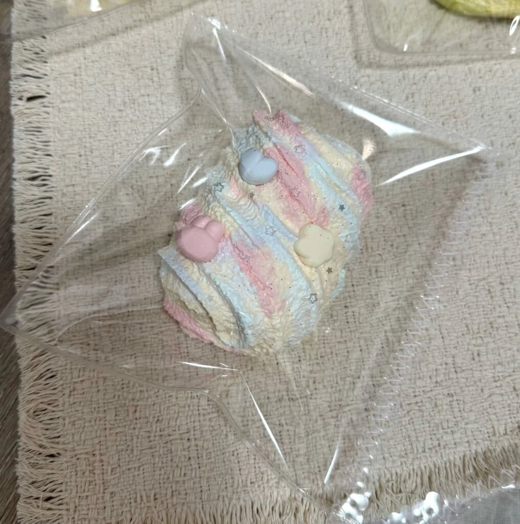 369003 Lili Komachi Berry Sea Salt Cream Roll / 栗栗小町 莓莓海盐奶油卷