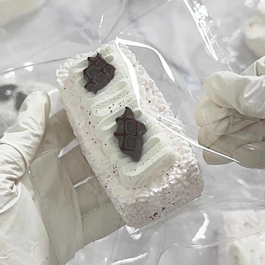 413001 Lop-Eared Bunny Peach Chocolate Long Rice Ball / 垂耳兔兔 蜜桃巧克力长饭团