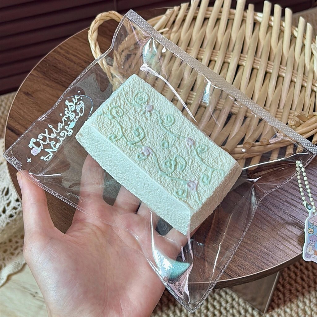 385001 Low Pixel Cream Rose Vine Fluffy Toast (Glutinous Cream Paste Clay Texture Series) / 低像素奶油 玫瑰藤蔓绵吐司（糯奶膏泥触感系列）