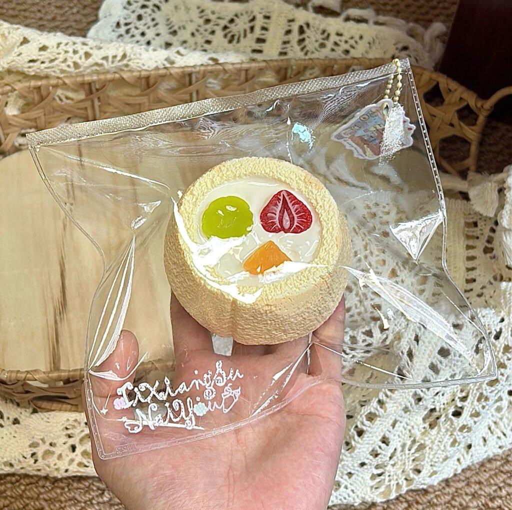 385009 Low Pixel Cream Soy Milk Fruit Cake Roll (Glutinous Cream Paste Clay Texture Series) / 低像素奶油 豆乳水果蛋糕卷（糯奶膏泥触感系列）