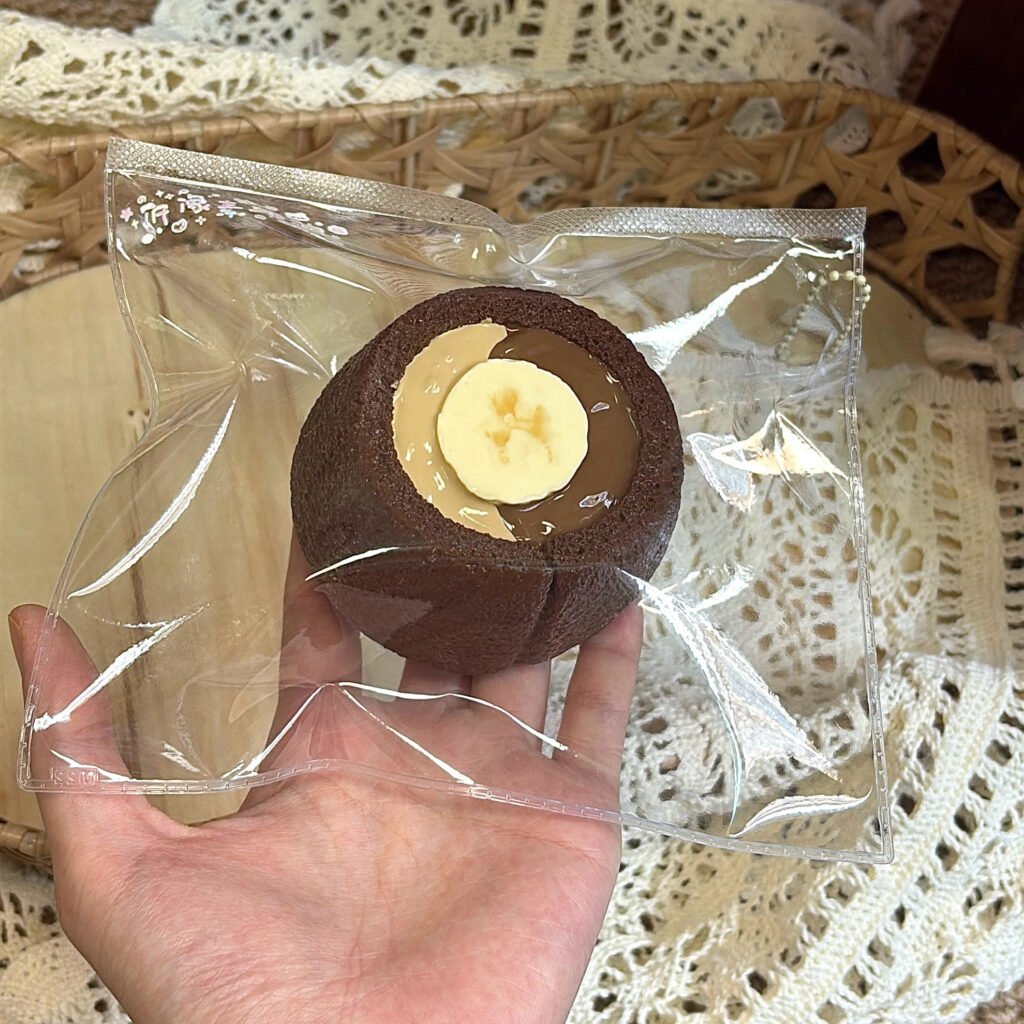 385010 Low Pixel Cream Banana Cocoa Cake Roll (Glutinous Cream Paste Clay Texture Series) / 低像素奶油 香蕉可可蛋糕卷（糯奶膏泥触感系列）