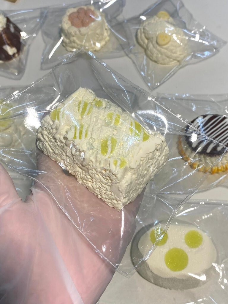 353006 Liaoli Shu Shifu Green Grape Gummy Sachima (Cream Clay Texture Series) / 料理鼠师傅 青提软糖沙琪玛（奶油泥手感系列）