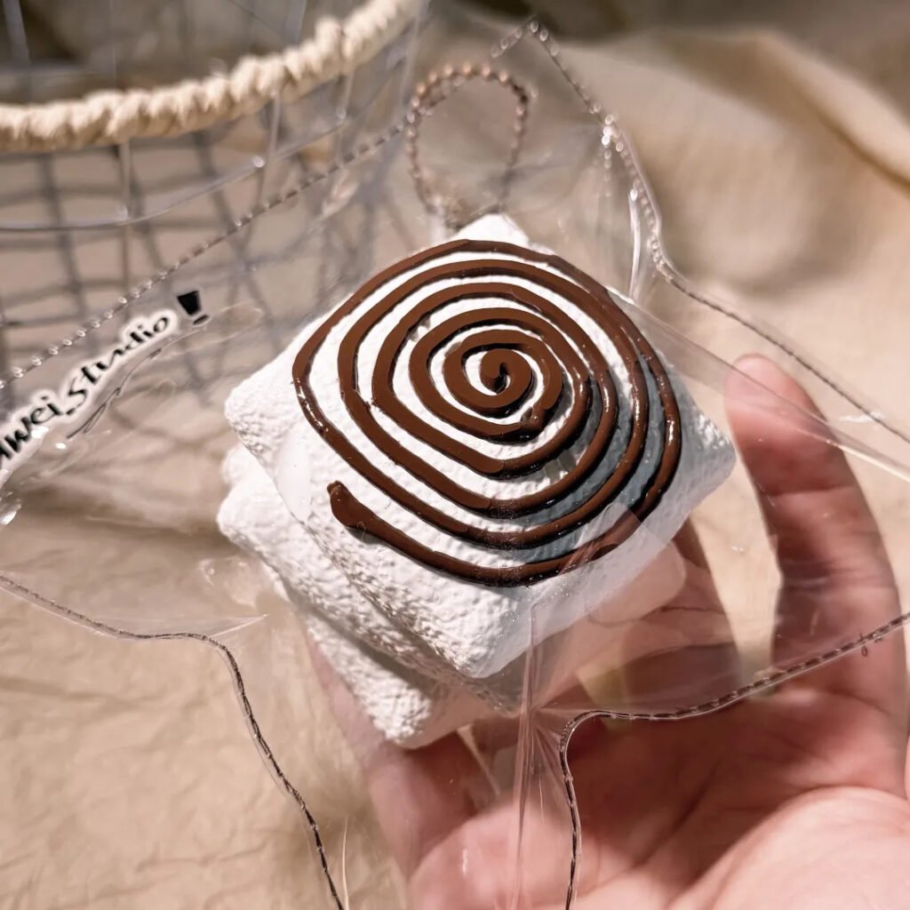 399004 Luwei Nienie Chocolate Swirl Pillow Cake (Dry Cream Texture Series) / 芦苇捏捏的店 旋巧枕糕（干奶油触感系列）