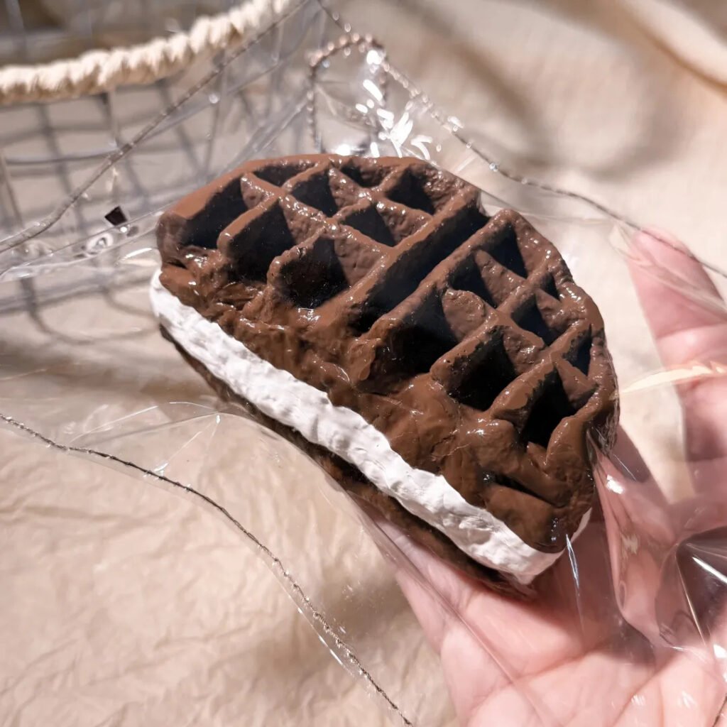399005 Luwei Nienie Chocolate Heart Waffle (Dry Cream Texture Series) / 芦苇捏捏的店 巧心华夫（干奶油触感系列）