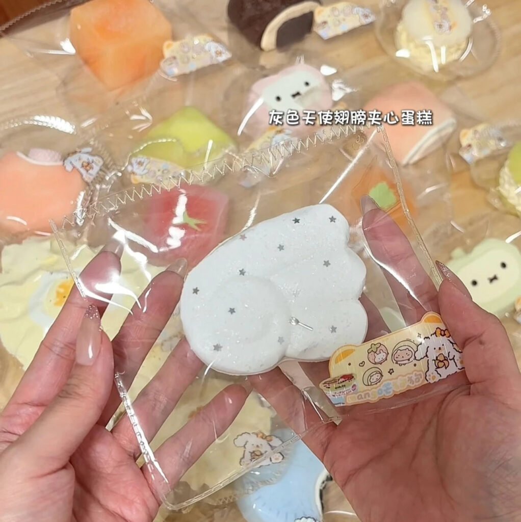 47052 Mango Gray Angel Wing Filled Cake (Dry Resistance Clay Texture Series) / 芒狗狗 灰色天使翅膀夹心蛋糕(干阻泥触感系列)