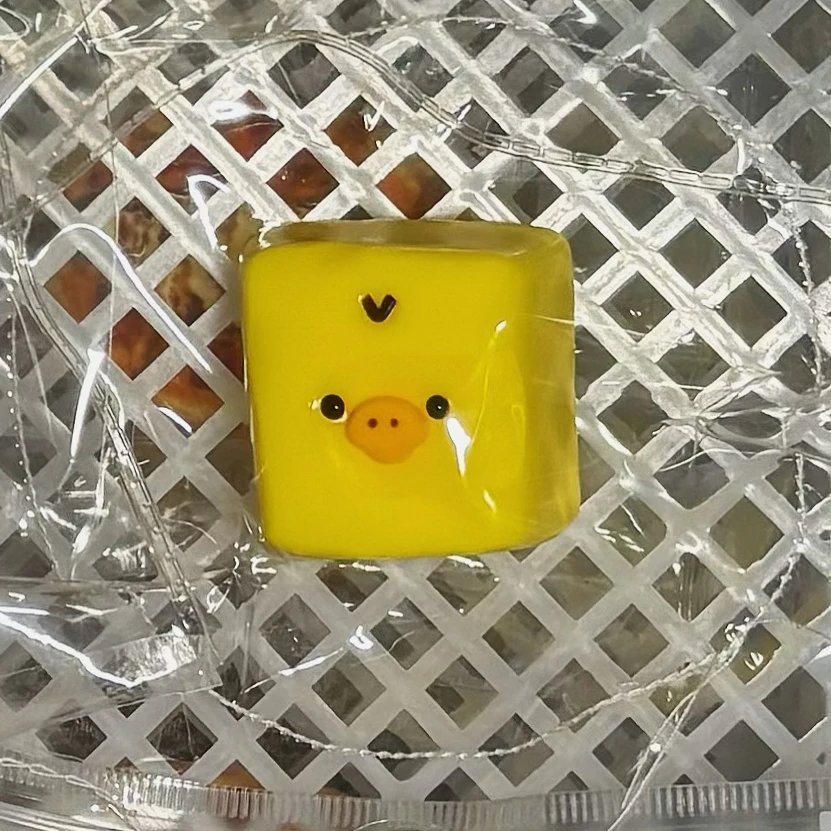 410008 Mantou Squishy Nostrils Chick - Cosmetic Defect (Soft Texture Series) / 馒头捏 鼻孔鸡（外观瑕疵）（软触感系列）