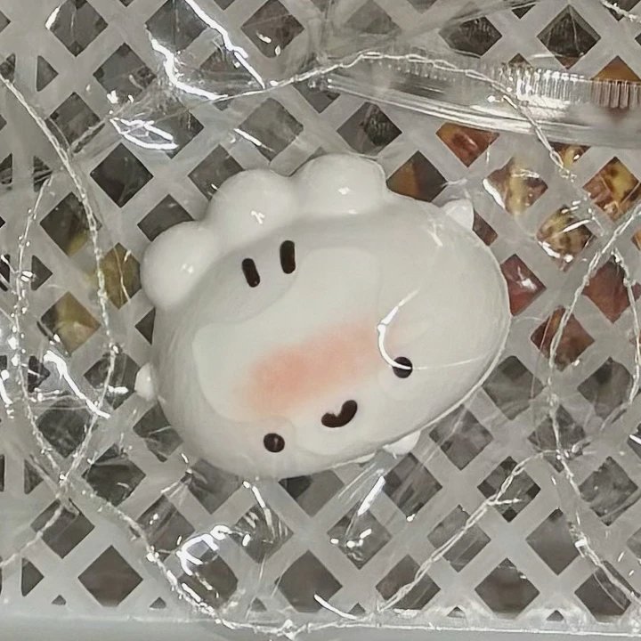 410014 Mantou Squishy Dazed Dumpling - Cosmetic Defect (Dry Cheese Clay Texture Series) / 馒头捏 呆饺（外观瑕疵）（干酪泥触感系列）
