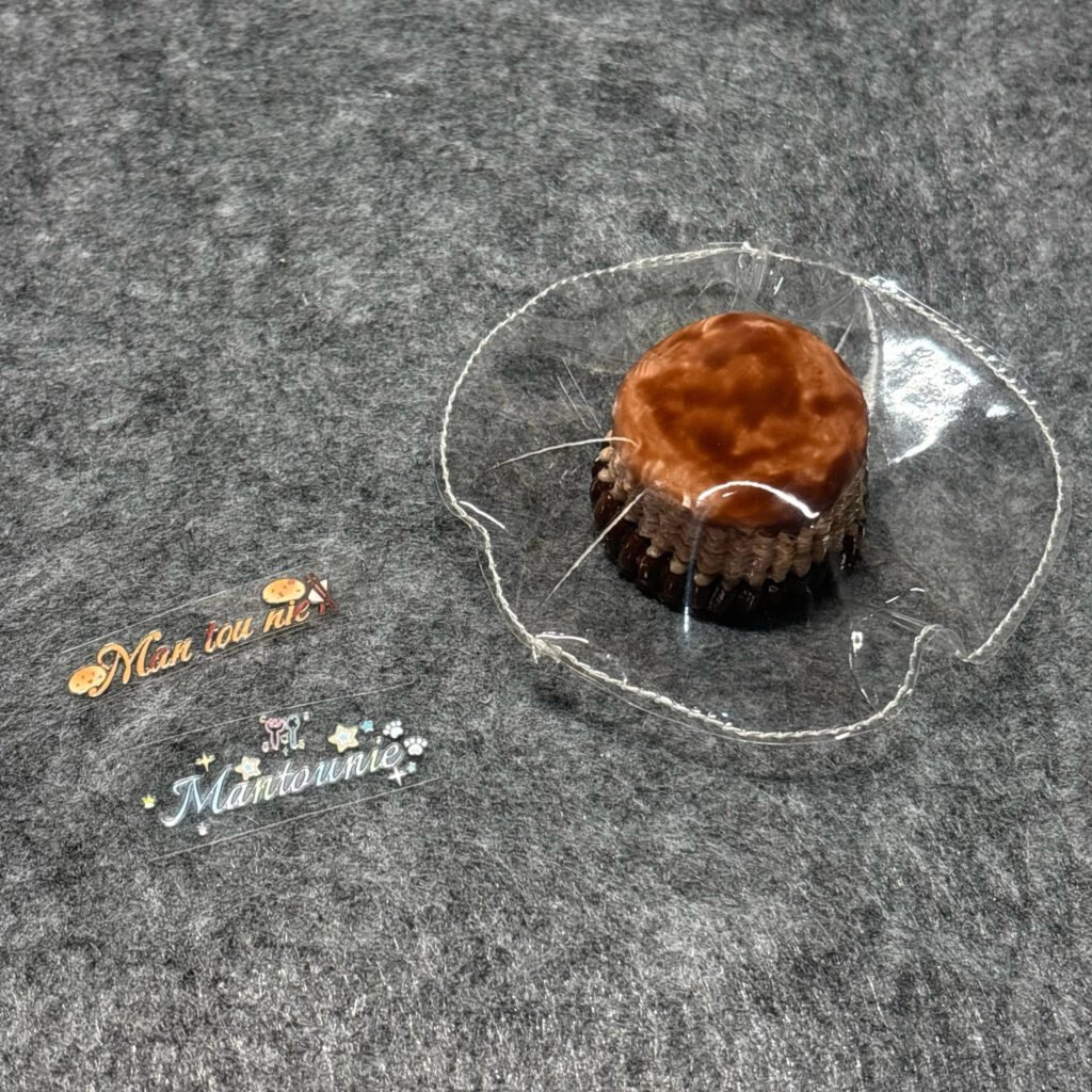 410031 Mantou Squishy Chocolate Pudding Hat (Soft Cheese Clay Texture Series) / 馒头捏 巧克力布丁帽（软干酪触感系列）