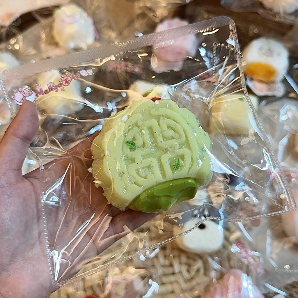 253027 Mango Bumang Longjing Tea Lava Mooncake (Cotton Cream Clay 2.0 Texture Series) / Mango不忙 龙井流心月饼(绵奶油泥2.0触感系列)