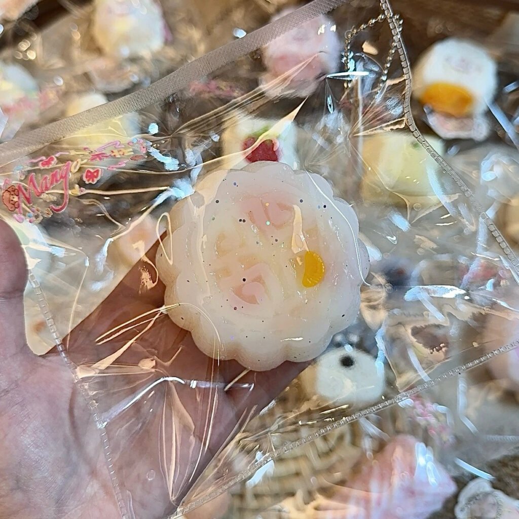 253028 Mango Bumang Mango Pomelo Sago Snow Skin Mooncake (Cotton Cream Clay 2.0 Texture Series) / Mango不忙 杨枝甘露冰皮月饼(绵奶油泥2.0触感系列)