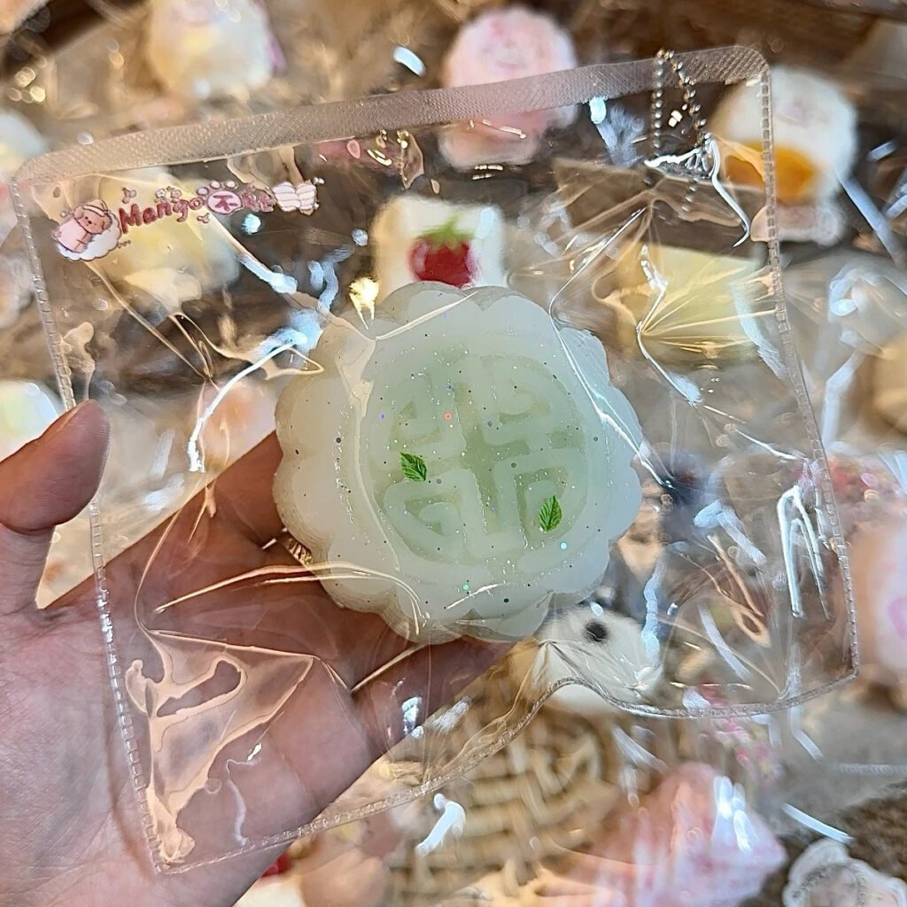 253029 Mango Bumang Longjing Tea Snow Skin Mooncake (Cotton Cream Clay 2.0 Texture Series) / Mango不忙 龙井冰皮月饼(绵奶油泥2.0触感系列)