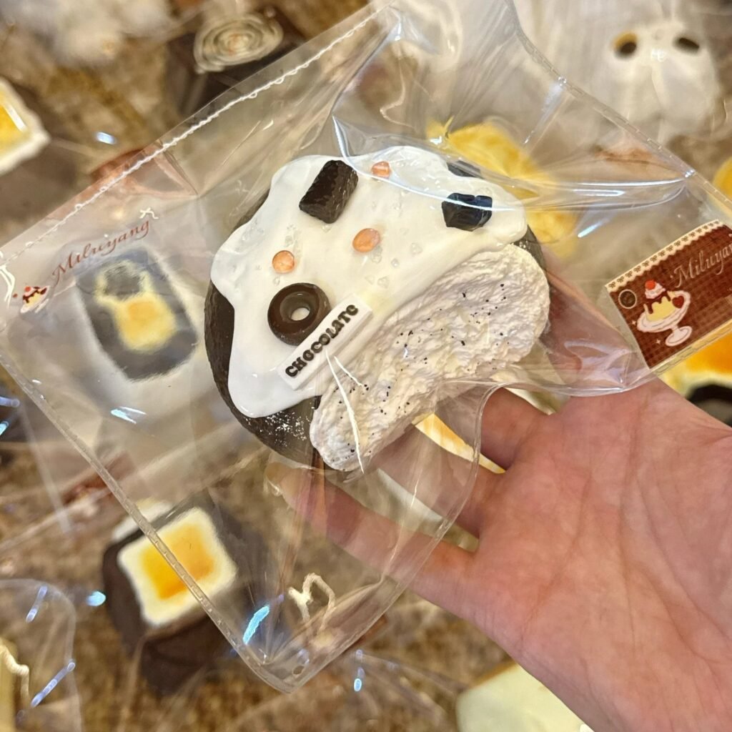 230028 Miluyang Rich Chocolate-Filled Bun (Thick Milk Clay Texture Series) / 麋鹿羊MILUYANG 浓巧夹心餐包(厚奶泥触感系列)