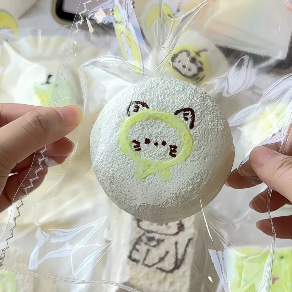 356000 Yizhi Mimi Scarf Kitty Double Biscuit Ball / 一只米咪 围巾小咪双饼圆球