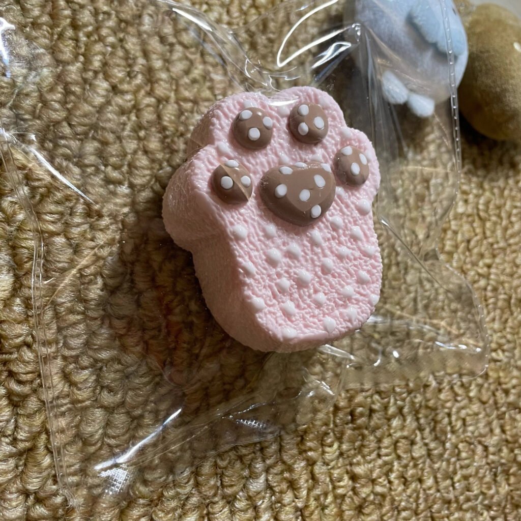 375004 Mintrain Pink Chocolate Polka Dot Cat Paw (Sweet Potato Clay Texture Series) / 薄荷雨Mintrain 粉巧波点猫爪(红薯泥触感系列)