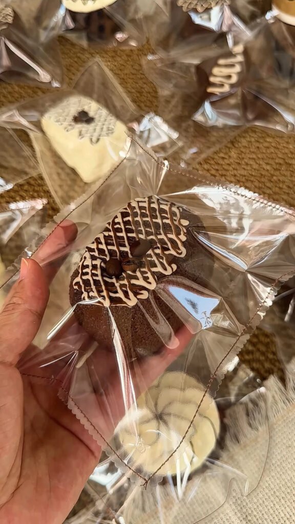 129012 MMTnienie Chocolate Two-Tone Drizzle Senbei (Chewy Candy Texture Series) / MMTnienie 巧克力双色淋酱仙贝（口嚼糖触感系列）